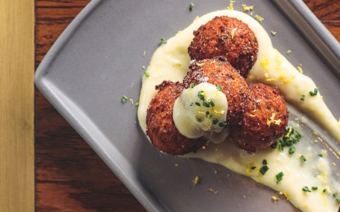 Fried crab croquettes with creamy sauce