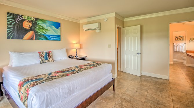 deluxe ocean front cottage room in royal lahaina resort