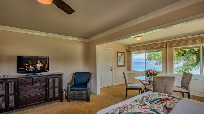 deluxe ocean front studio of royal lahaina resort