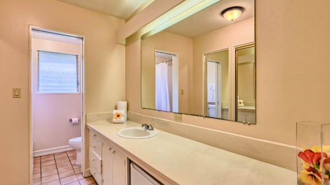 royal lahaina beach cottages two bedroom bathroom