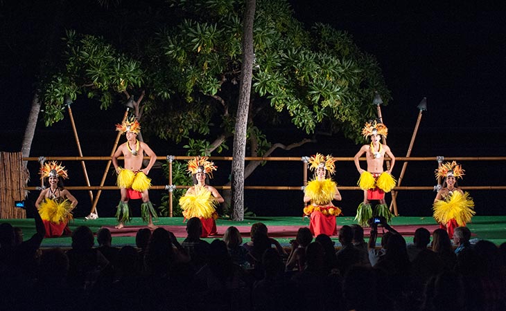 women performing in a luau