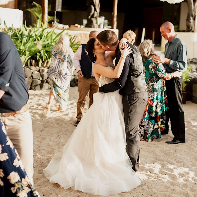 Lose Yourself In Beautiful Hawaii Photos | Royal Weddings Kona