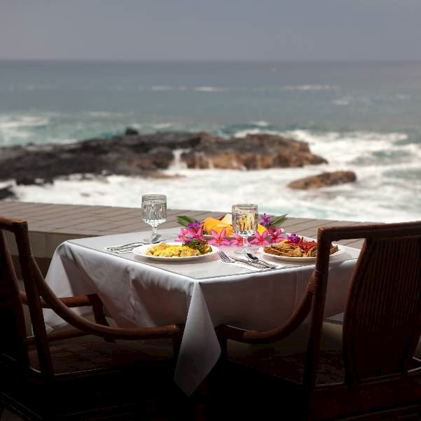 romantic dining right on the ocean rocks
