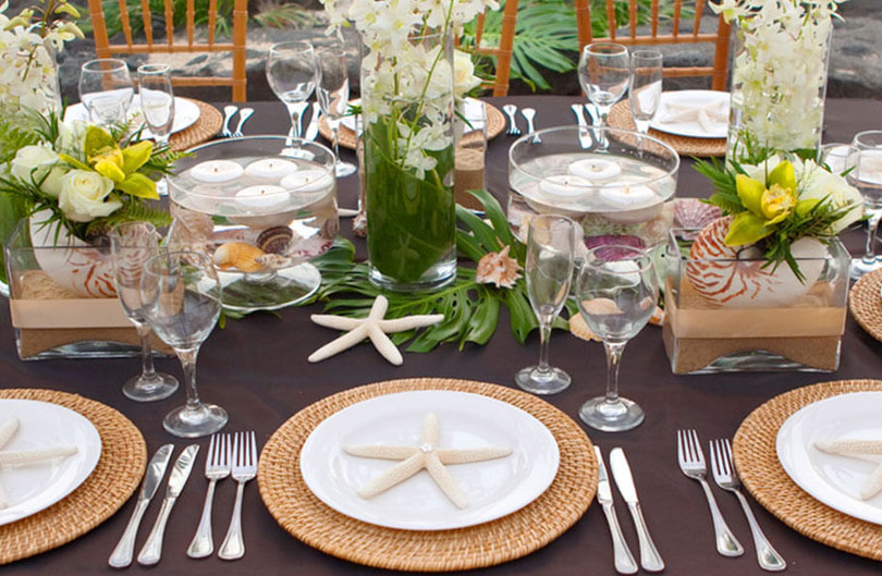 wedding place setting with elegant floral arrangement