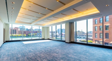 1,289 sq. ft. | 135 guests Inset