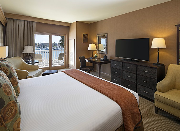 hotel room with 1 bed and a sliding glass door with a view of marina