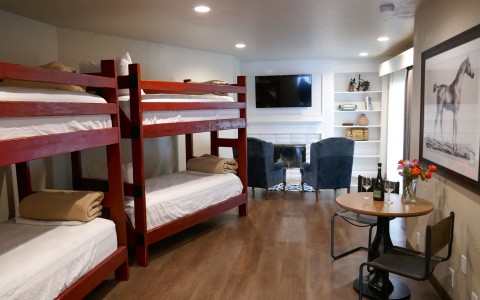 Bedroom with 2 bunkbeds and a sitting area in front of fireplace