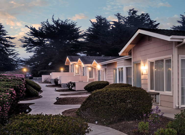 small cottages by the sea in cambria