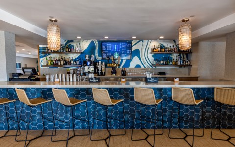 Azul's Café & Bar bar station 