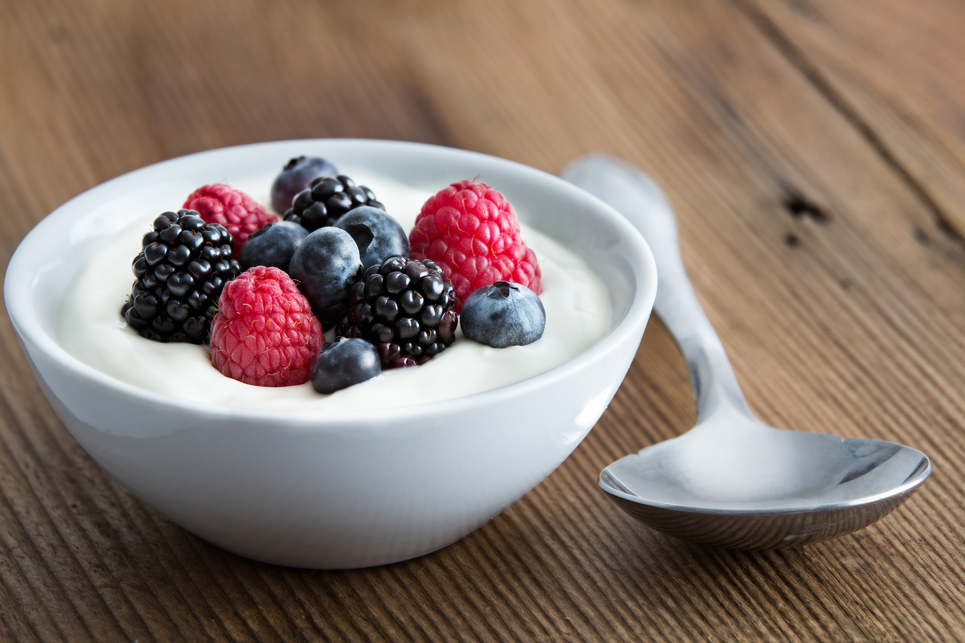 bowl of yogurt with berries on top 