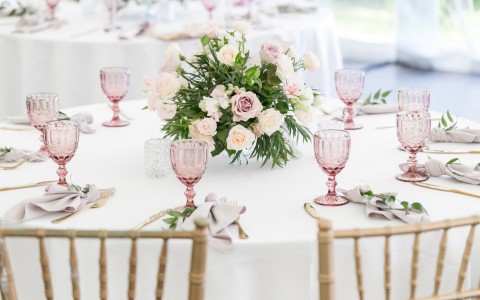 dolce ivey spencer weddings table arrangement 