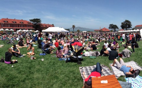 picnic at the presidio. 100's of people set up picnic blankets and tents on a open lawn.