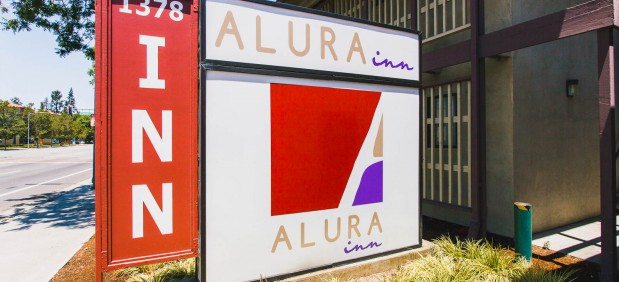 Alura Inn sign from street.