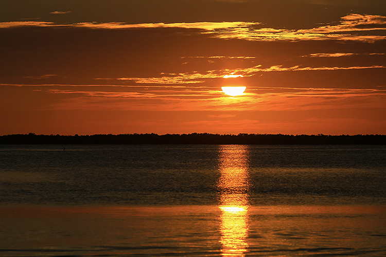 setting sun on the ocean horizon