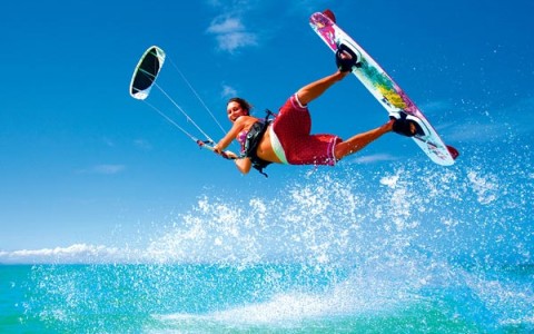 KITESURFING