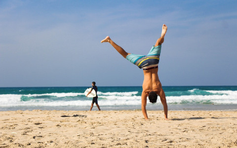 handstand 2224104_1280