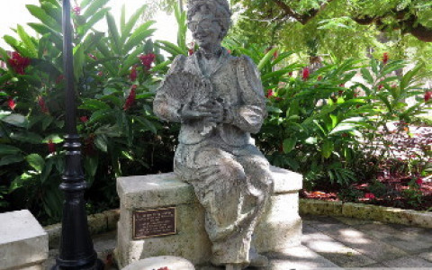 dona fela statue jardin de la princessa
