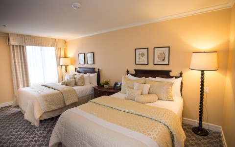double bed room with yellow and white bedding 