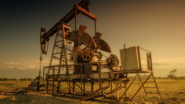 Outdoor oil pump