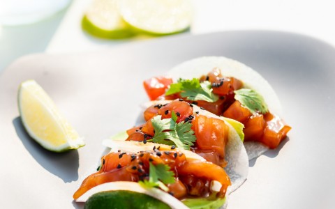 mini tacos with limes