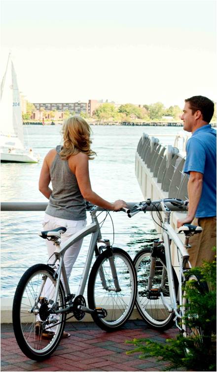 couple with bikes on the waterway