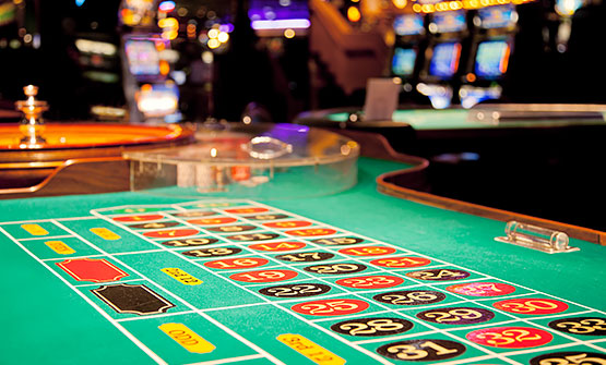 Casino roulette table