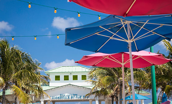 Building next to umbrellas & stringed lights at Lauderdale by the Sea