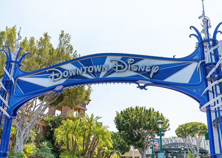 entryway sign to downtown Disney