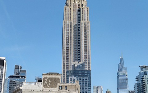 empire state building in the day time 