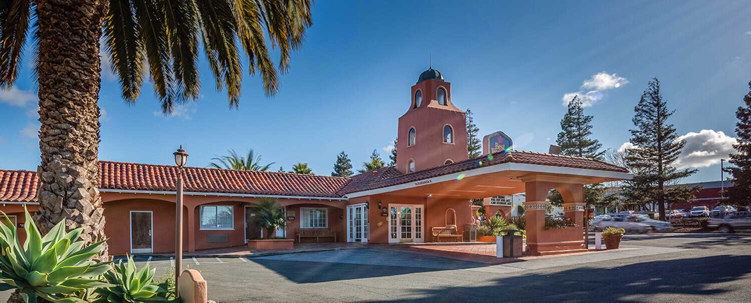 entrance and carport to the Best Western Plus El Rancho Inn
