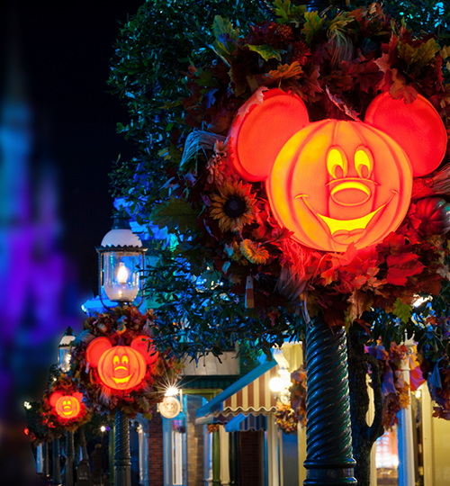 Mickey pumpkin on a light post