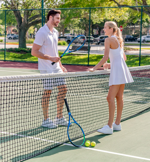 couple playing tennis