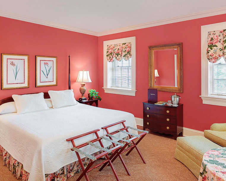 Charming Inns John Rutledge House king pink with bright pink walls and accent furniture
