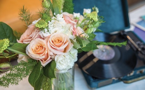 zoomed view of a peachy rose bouquet