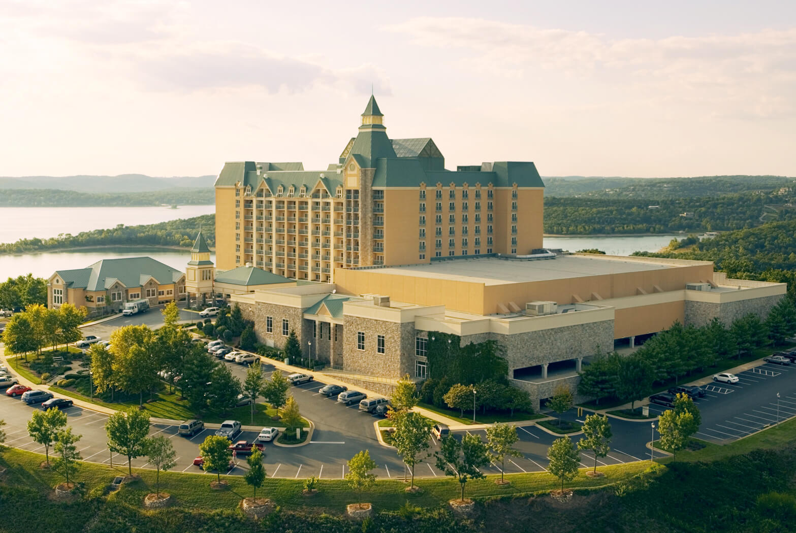 chateau-on-the-lake-hotels-in-branson-mo-official-website