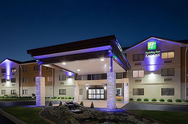 the exterior of a holiday inn