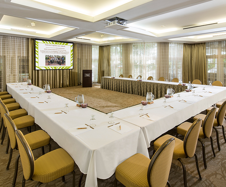 circa 39 large meeting u-shaped boardroom