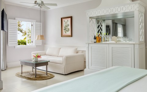 One-Bedroom Beachfront Suite Living Room One-Bedroom Beachfront Suite Living Room