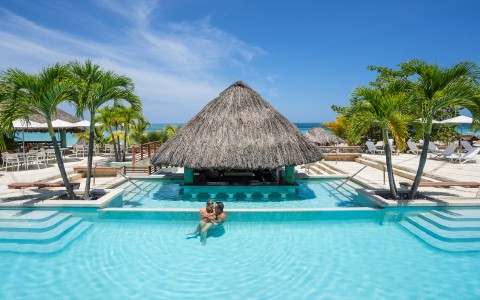 Swim-Up Pool bar Swim-Up Pool bar