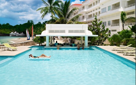 Swim-Up Pool Bar Swim-Up Pool Bar