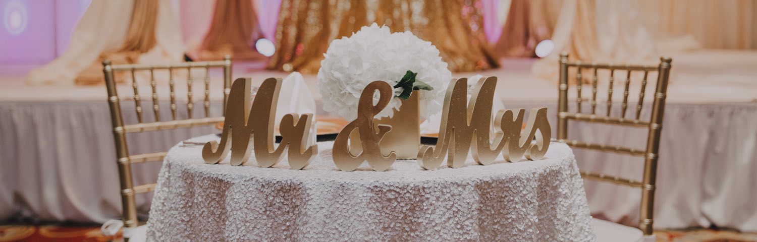 wedding cake topper with Mr and Mrs