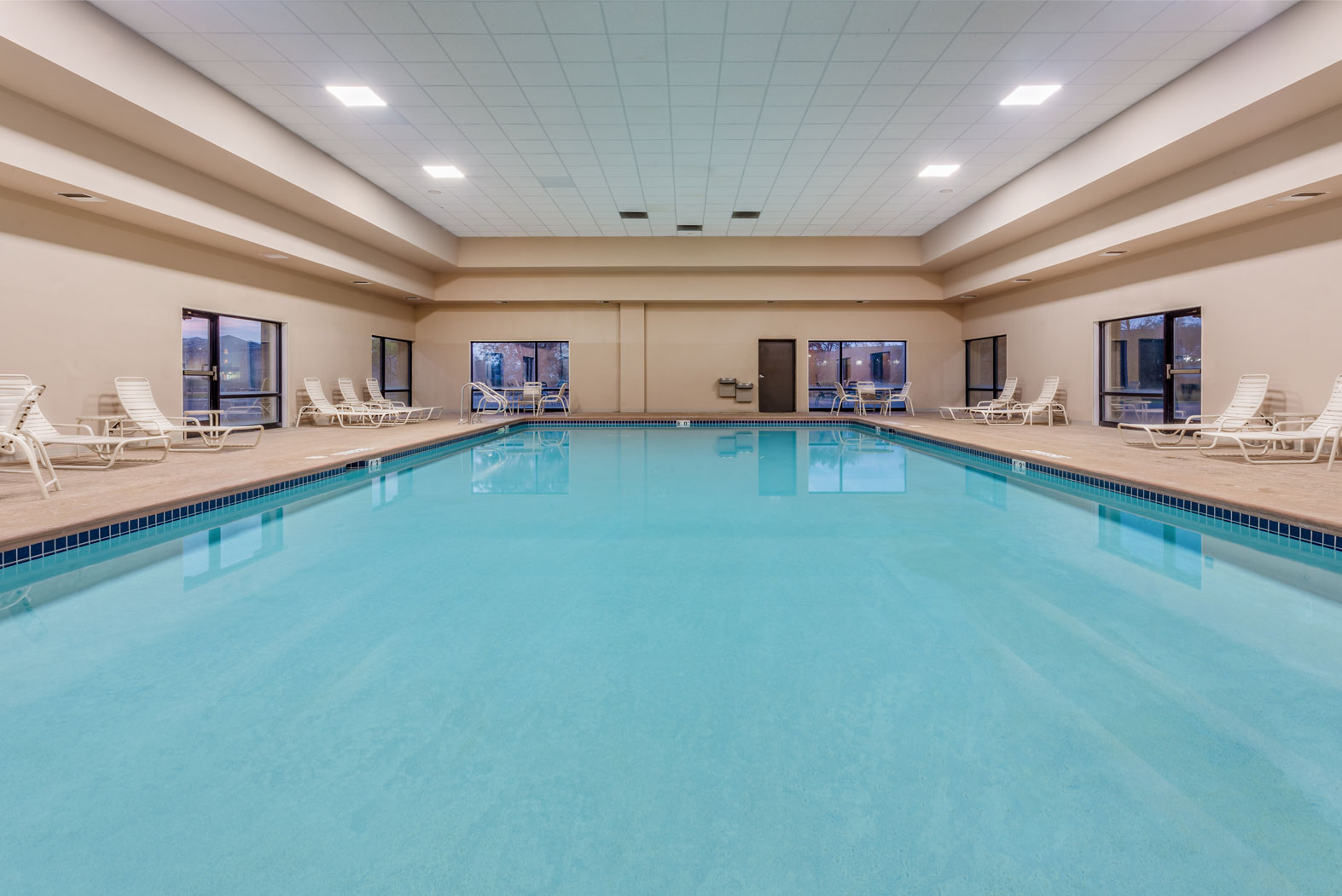 crowne plaza milwaukee indoor pool