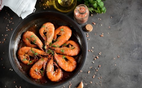 shrimp in pan