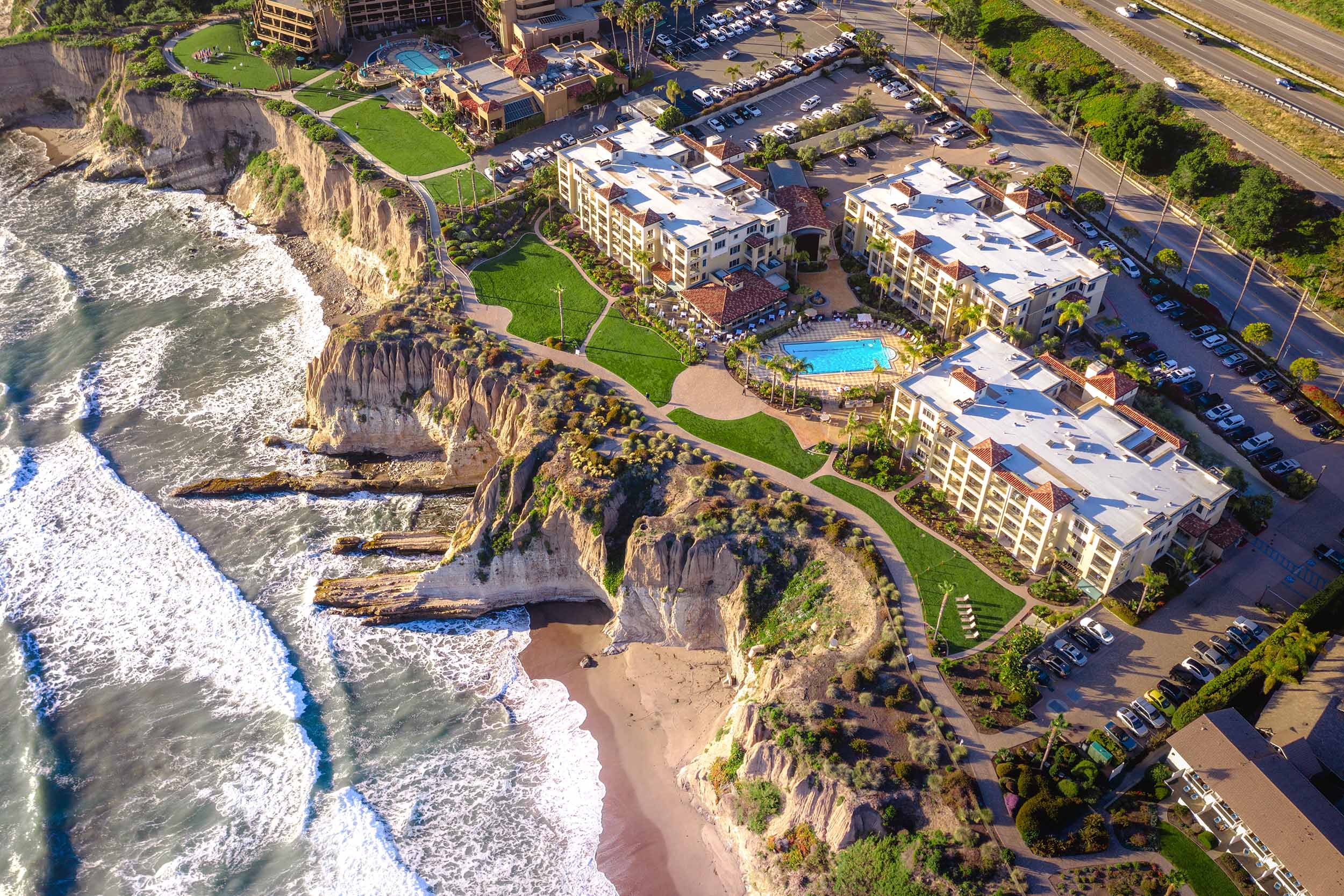 Pismo Beach Hotels  Official Website  Dolphin Bay Resort & Spa