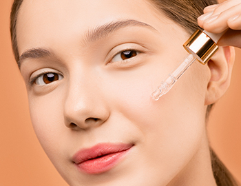 woman applying makeup