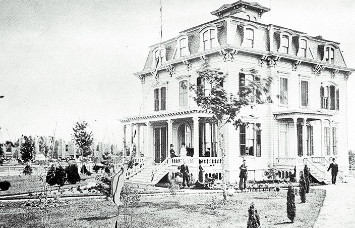 vintage photo of garden city hotel in the late 1800s