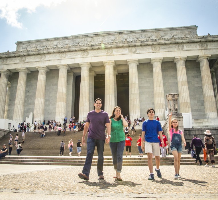 lincoln_memorial_family_credit_k_summerer_for_visit_alexandria_2100x1400_41ad3972_e2b1_407a_8a49_d62a2c5658b7_189a0839 dc7e 4536 a28b 5e699b81064a 1