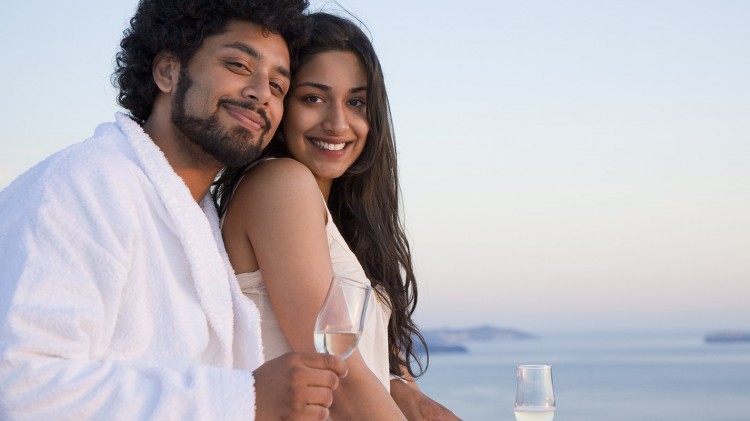harborviewinn gallery couplewithchampagne