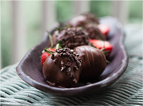 plate of chocolate covered strawberries