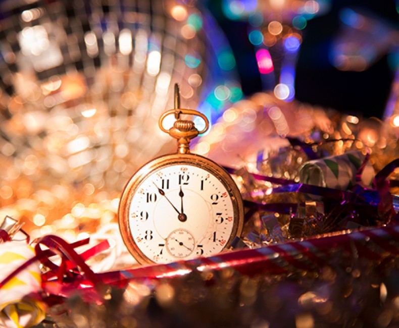 table decorated for New Years countdown